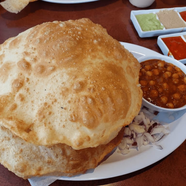 Chole Batura: A Flavorful Feast of Tradition!