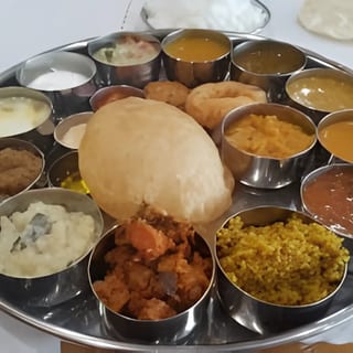 South Thali Serve with Poori (1 pcs)